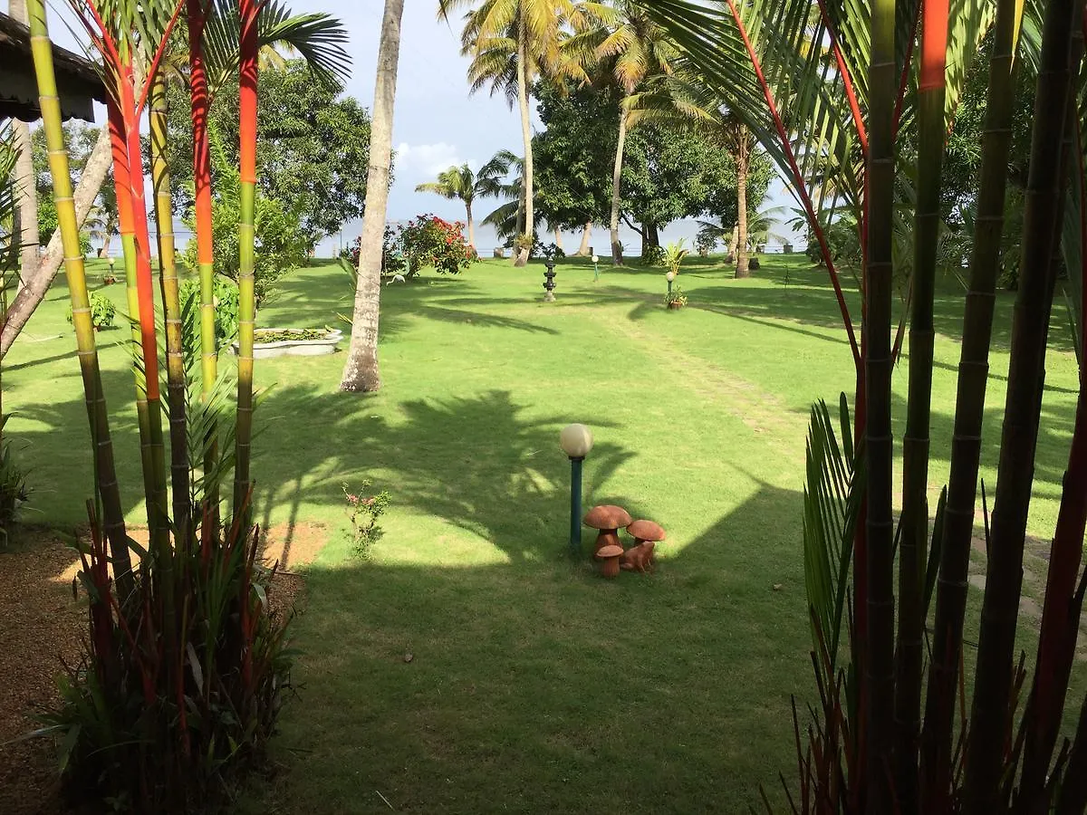 Kovilakam Lakeside Villa Alappuzha 4*,